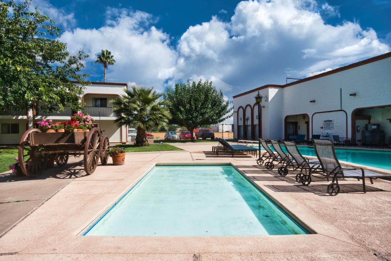 Hotel Hacienda Nuevo Casas Grandes Kültér fotó