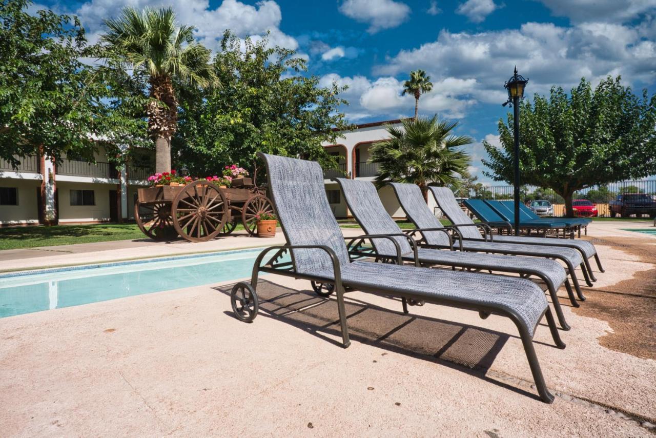 Hotel Hacienda Nuevo Casas Grandes Kültér fotó