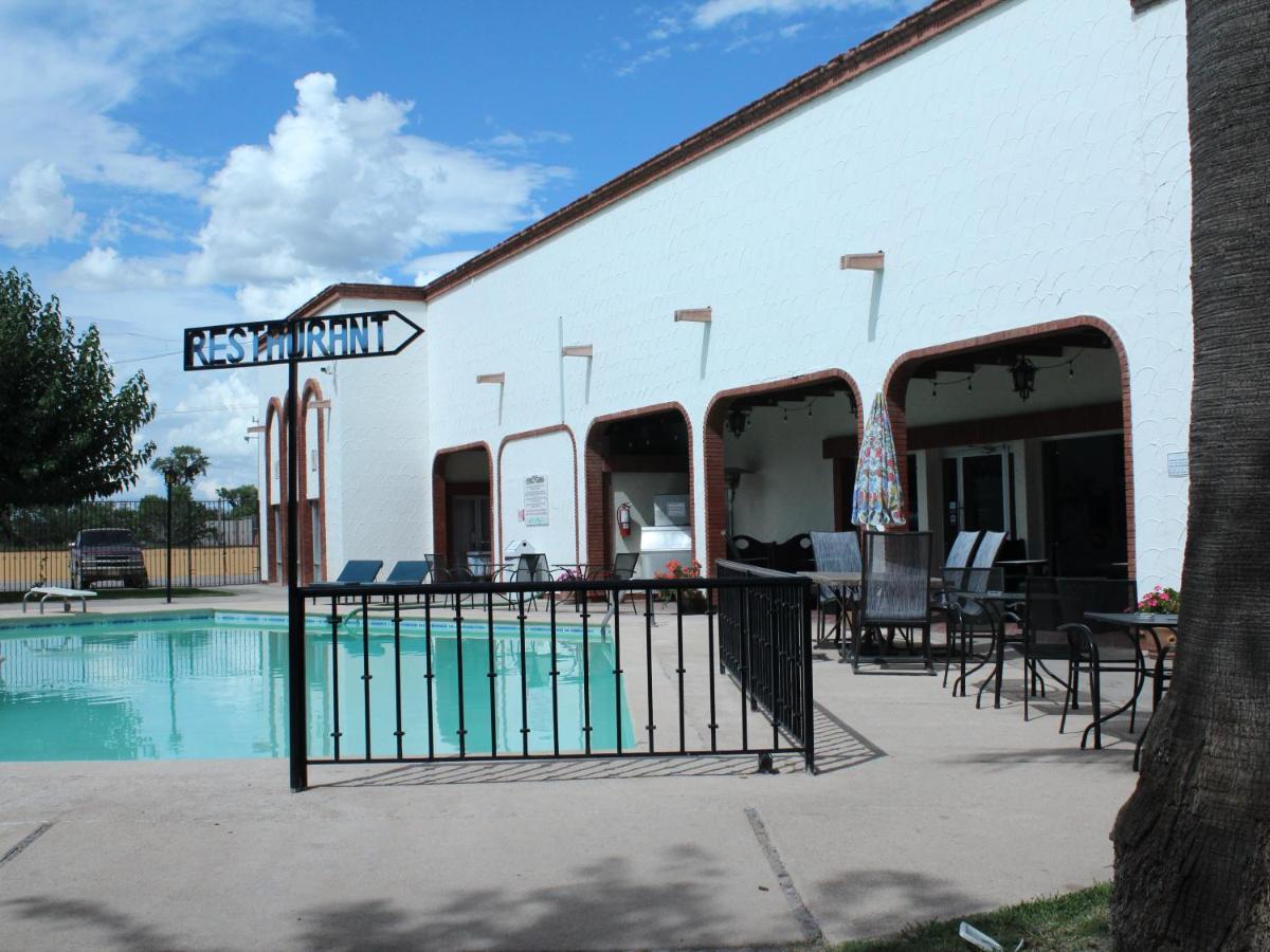 Hotel Hacienda Nuevo Casas Grandes Kültér fotó